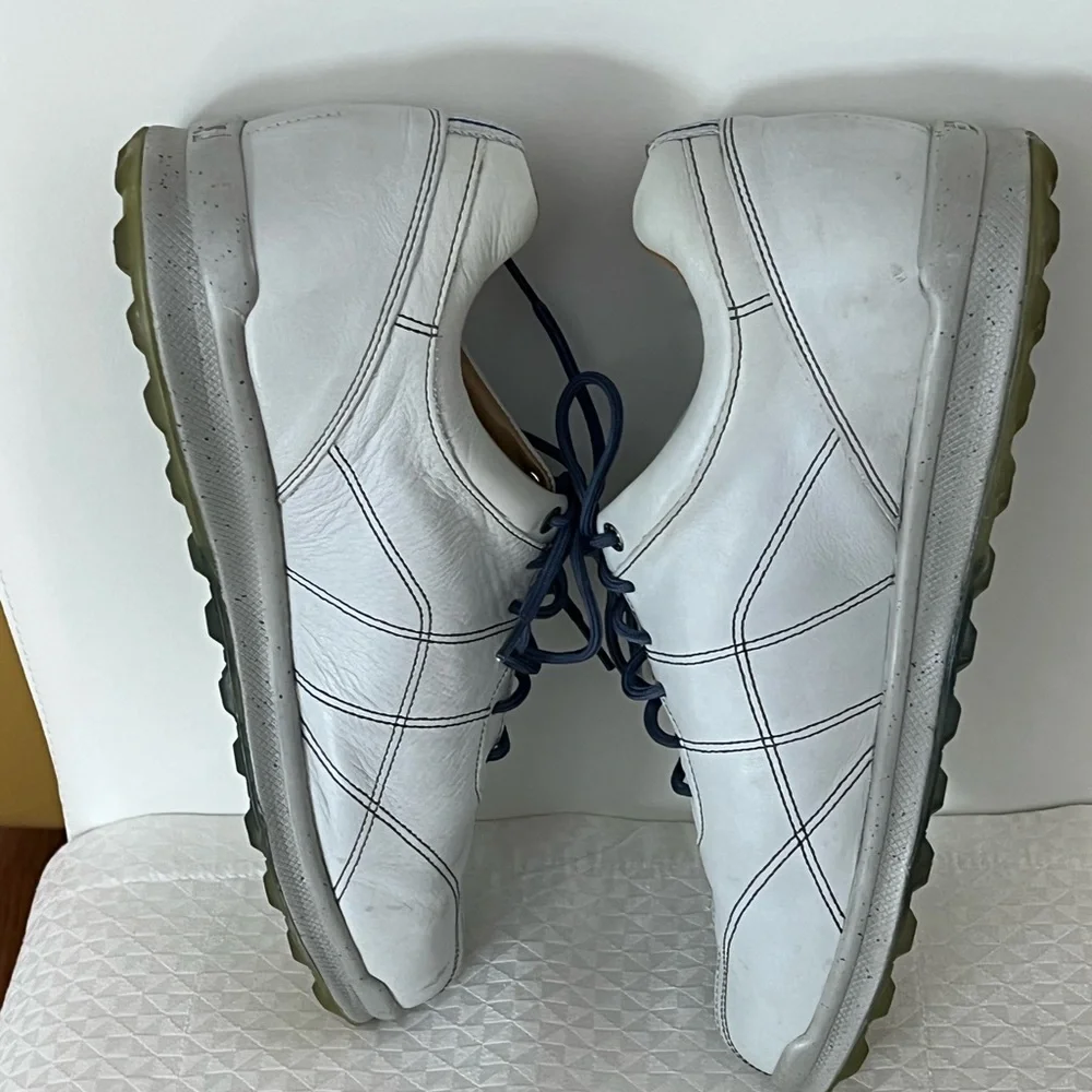Mens size 11  Highy Quality VERSALUXE FOOT JOY spineless golf shoe all leather. - Picture 4 of 7